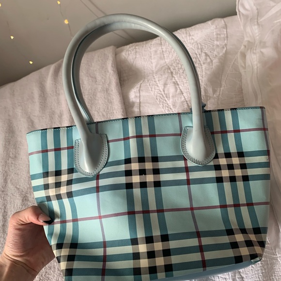 Beautiful Burberry bag!🪻 - Picture 4 of 6